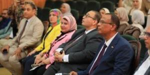 رئيس جامعة كفر الشيخ يشهد مناقشة مشروع "OncoNova".. صور