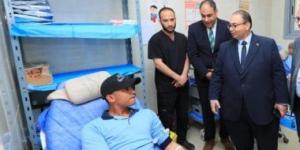 رئيس جامعة كفر الشيخ يتفقد حملة التبرع بالدم للطلاب بالمستشفى الجامعي