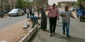 رئيس مركز الداخلة يتفقد أعمال تحسين وتطوير ميدان مسجد صابر وتوسعة طريق موط القصر