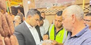 محافظ السويس: حملات مكثفة لضبط الأسواق والمتلاعبين بسلامة الغذاء