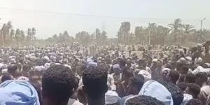 أهالى مدينة إسنا يودعون 4 رجال أعضاء لجنة مصالحات من قرية باويل