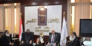محافظ الأقصر يستقبل وفدا من دير ماري جرجس بالرزيقات للتهنئة بعيد الأضحى.. صور