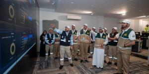 وزير الحج والعمرة يزور مركز عمليات الحج بالأمن العام ومراكز رفع كفاءة الأداء بالمشاعر المقدسة