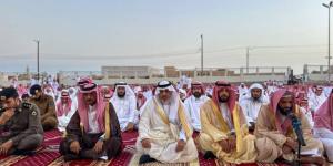 محافظ أملج يتقدم المصلين في صلاة العيد ويستقبل المهنئين