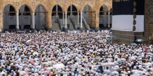 ضيوف الرحمن المتعجلون يؤدون طواف الوداع في انسيابية تامة