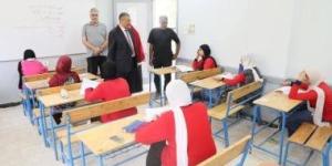 وكيل تعليم الوادى الجديد يتفقد امتحانات الإعدادية ويؤكد على حظر الهواتف
