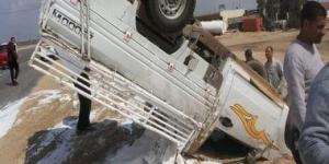 مصرع سائق فى انقلاب سيارة ربع نقل بطريق أسيوط الغربي
