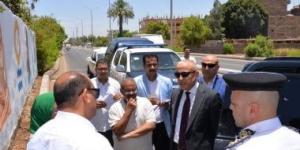 محافظ الأقصر يتفقد الطرق الزراعية والقرى لدعم المواطنين فى مدينة البياضية