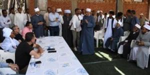 محافظ أسوان يتابع ميدانيا مشروع محطة مياه الشرب بسلوا ويعقد لقاء جماهيريا