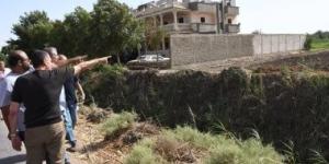 محافظ أسوان يرصد مخالفات بناء وتعديات بكوم أمبو ودراو ويوجه بالإزالة الفورية