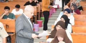 رئيس جامعة القناة يتابع انتظام امتحانات السياحة والفنادق والزراعة