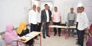 مدير تعليم سوهاج يتابع أعمال تصحيح الشهادة الإعدادية ويؤكد الالتزام بالدقة