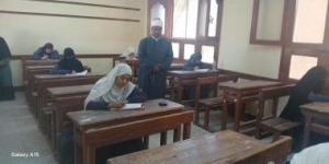 انتظام امتحان الكيمياء لطلاب الثانوية الأزهرية العلمية بلجان الإسماعيلية