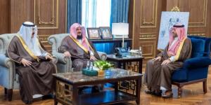 أمير الحدود الشمالية يطلع على برامج ومبادرات مركز الملك عبدالعزيز للتواصل الحضاري