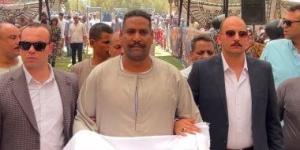 الكفن ينهي خصومة ثأرية عمرها 10 سنوات بين عائلتين فى قنا.. فيديو
