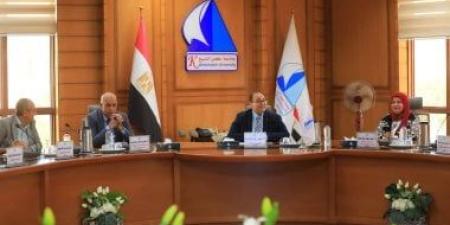 رئيس جامعة كفر الشيخ: تطوير البرامج الأكاديمية وربطها باحتياجات سوق العمل