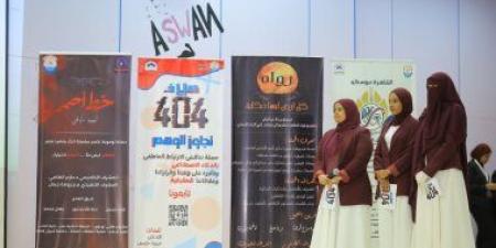 معرض إعلام آداب أسوان يبرز إبداعات الطلاب للعام الثانى.. صور