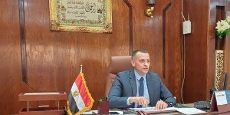 محافظ أسوان يقرر وقف العمل الميدانى لعمال النظافة خلال ساعات ذروة الحرارة