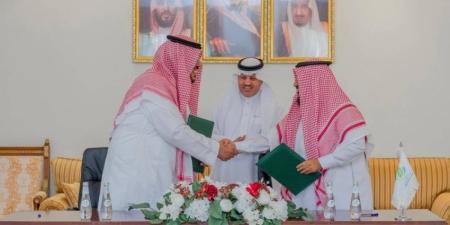 محافظ أملج يشهد توقيع اتفاقية شراكة لدعم التنمية البيئية