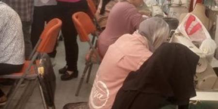 العربة المتنقلة.. ورشة متنقلة للتدريب المهني لشباب وفتيات القرى في أسيوط.. صور