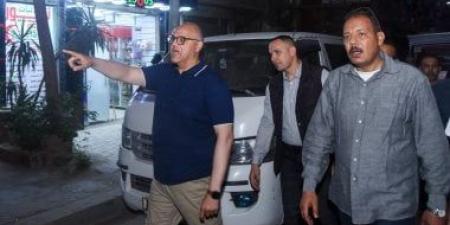 محافظ الإسكندرية خلال حملة لإزالة الإشغالات: الرصيف حق أصيل للمواطن