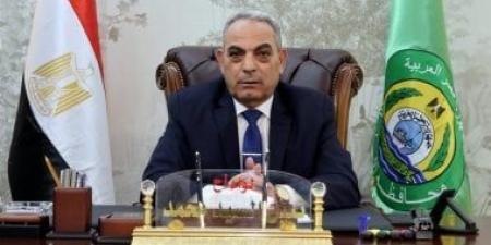 محافظ الإسماعيلية يتابع استعدادات مديرية الشئون الصحية بالمحافظة