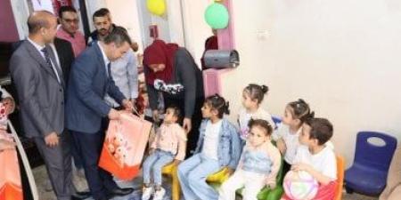محافظ المنوفية يزور الحضانة الإيوائية بشبين الكوم ويوزع العيدية والهدايا على الأطفال