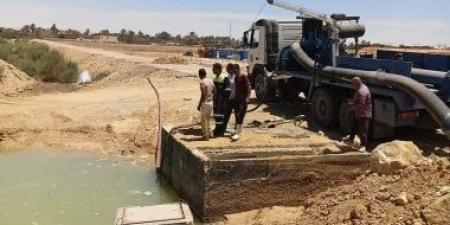 مياه القناة تواصل أعمال إصلاح كسر بخط طرد محطة أبو عارف بالسويس