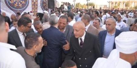 وسط آلاف المصلين.. محافظ الأقصر يؤدي صلاة عيد الأضحى بساحة سيدي أبو الحجاج