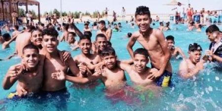 حمامات السباحة متنفس الأهالى فى العيد بقنا.. أجواء آمنة للهروب من الحر.. صور