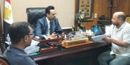 وكيل صحة سوهاج يبحث آليات توزيع الأطباء الجدد لتعزيز خدمات الرعاية الصحية