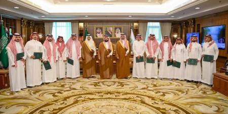 أمير منطقة جازان يستقبل فريق تقييم الأداء عبر منصة أبشر داخلية