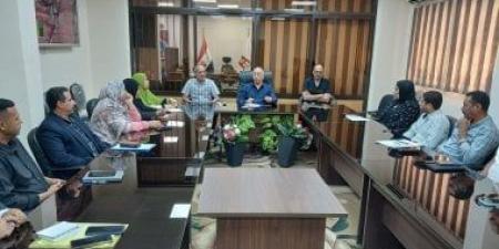 رئيس مركز الخارجة يوجه بسرعة إنجاز طلبات التصالح وتقنين الأراضي