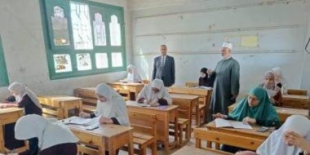 هدوء وانتظام في امتحانات القسم العلمي بالشهادة الثانوية الأزهرية بسوهاج