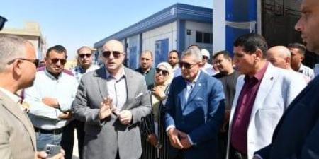 محافظ الفيوم يتابع ميدانيا الموقف التنفيذي لتوسعات محطة مياه الشرب بالعزب