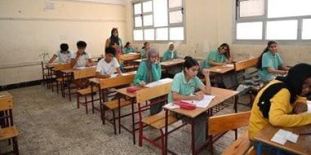 طلاب الإعدادية يؤدون امتحان الهندسة والتربية الفنية اليوم بجنوب سيناء