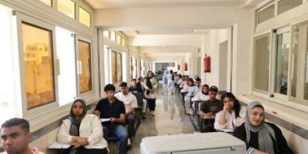 رئيس جامعة الأقصر الأهلية تتفقد سير أعمال الامتحانات وتوفير الأجواء للطلاب.. صور