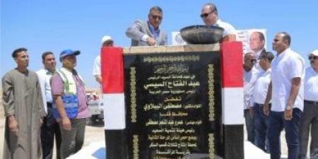 محافظ قنا ورئيس هيئة تنمية الصعيد يضعان حجر أساس مشروع شتلات القصب بالمراشدة