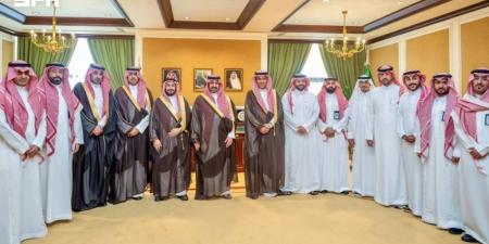 نائب أمير تبوك يطّلع على خطط تطوير الخدمات الصحية ومستجدات التحول الصحي بالمنطقة