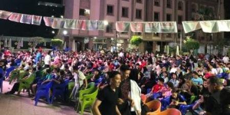 توافد أعداد كبيرة من المواطنين على نادي بلدية المحلة لمتابعة مباراة منتخب مصر .. فيديو