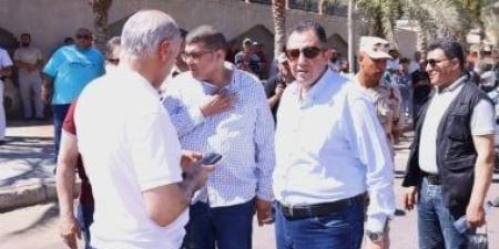 محافظ دمياط يتابع جهود السيطرة على حريق مصنع دهانات بدمياط الجديدة