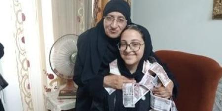 عقد من الفلوس.. هدية الأولى على الشهادة الإعدادية فى كفر الشيخ.. صور