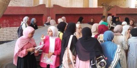 51 ألف 553 طالب وطالبة بالقليوبية يتوافدون على لجان الثانوية العامة.. صور
