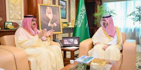 نائب أمير جازان يطّلع على مهام اللجنة الوطنية للجان العمالية