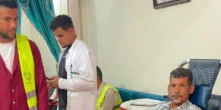 في اليوم العالمي للتبرع.. أهالي قنا يتبرعون بالدم: احنا ولاد البلد ولازم نساعد