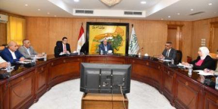 محافظ الفيوم يتابع الموقف التنفيذى لمشروعات القرض الأوروبى