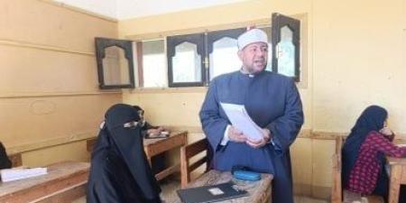 رئيس منطقة أسوان يتفقد لجان الثانوية الأزهرية للاطمئنان على امتحان البلاغة