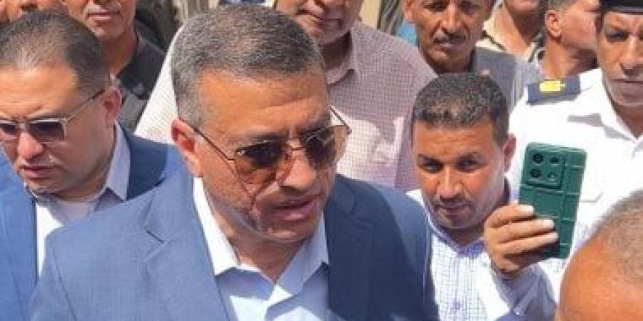 محافظ قنا يستجيب لطلب بائع شاي ويوجه بتوفير كشك له