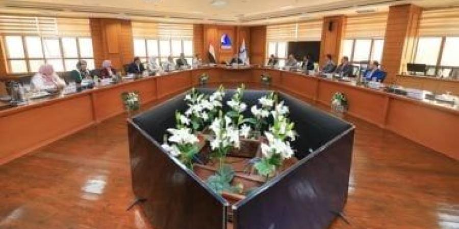 رئيس جامعة كفر الشيخ: توفير بيئة امتحانية مناسبة للطلاب وتطبيق أعلى معايير الانضباط والجودة