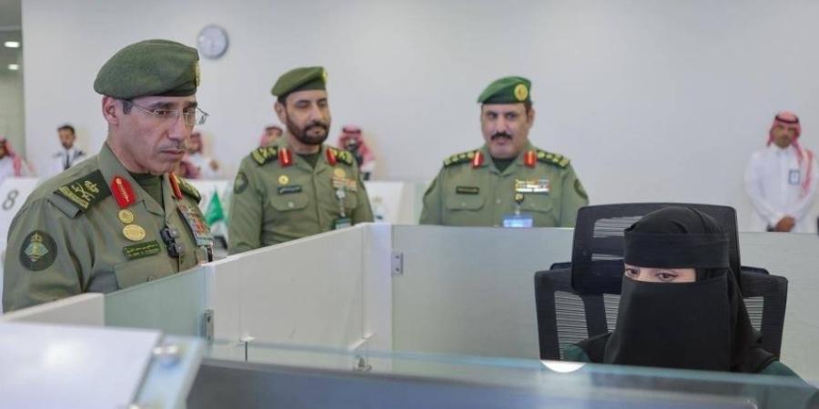 المدير العام للجوازات المكلّف يقف ميدانيًّا على سير العمل بجوازات مطار الطائف
